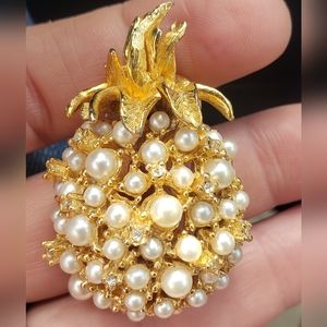 Hattie Carnegie Pinnacle brooch